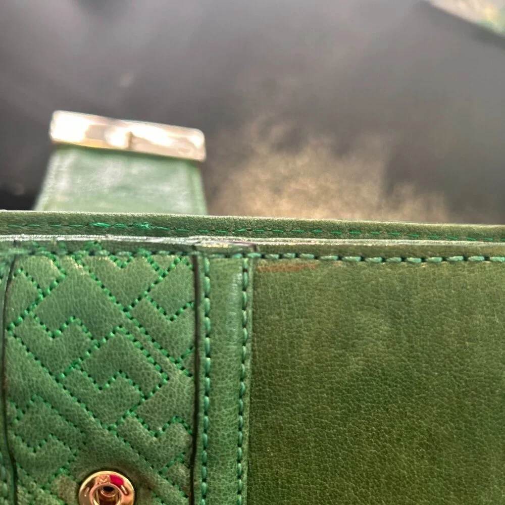 L.A.M.B. by Gwen Stefani Green Leather Wallet - Picture 3 of 7